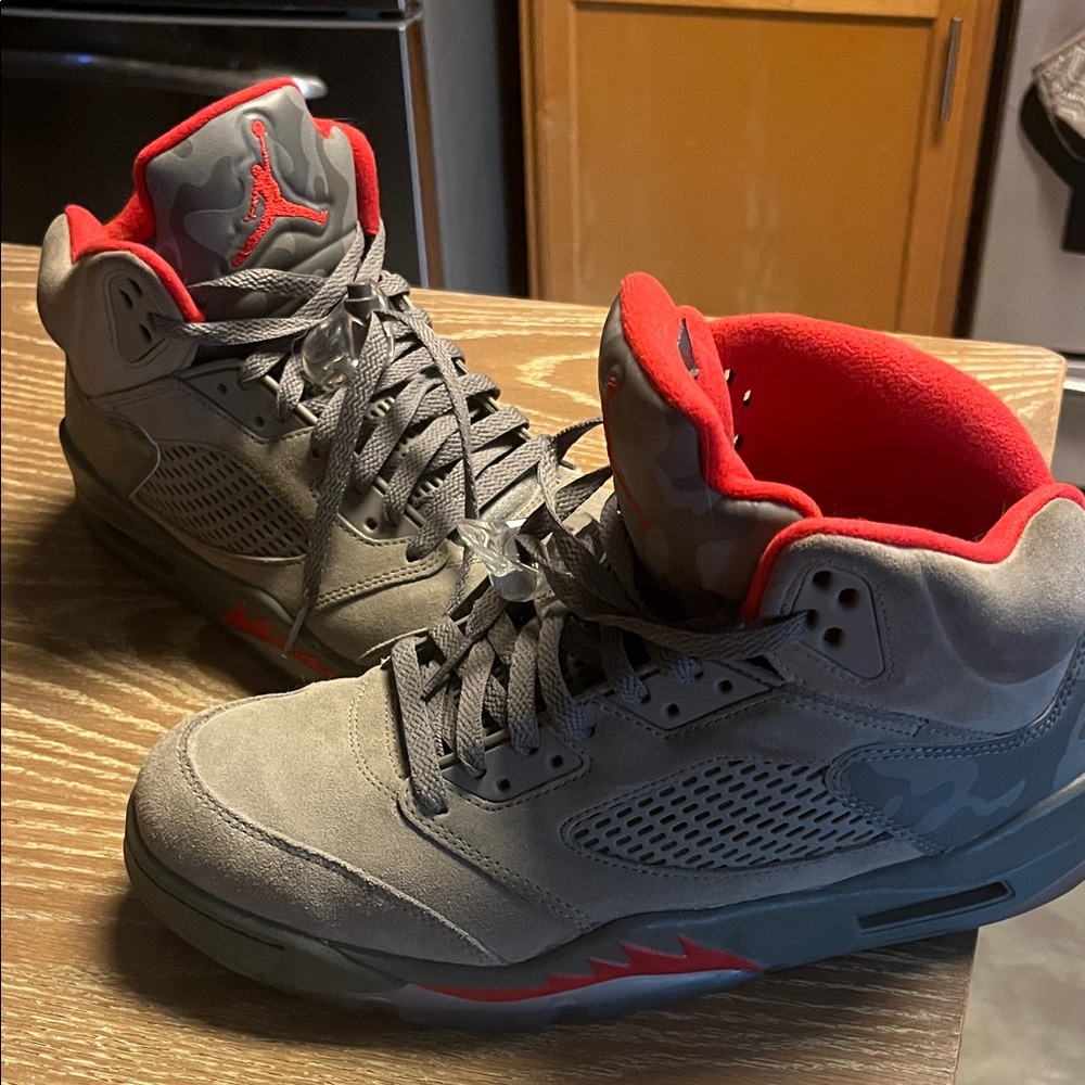 Jordan Men's Sneakers in Gray and Red